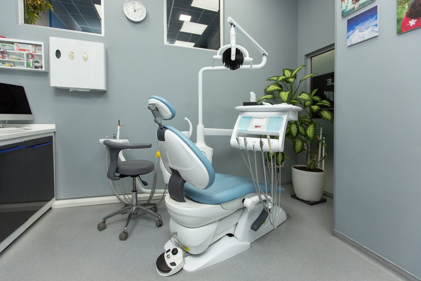 Cabinet stomatologic Timisoara, scaun dentar si echipament modern